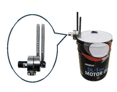 ペール缶オープナー本体（左）と取り付けイメージ（右）　　