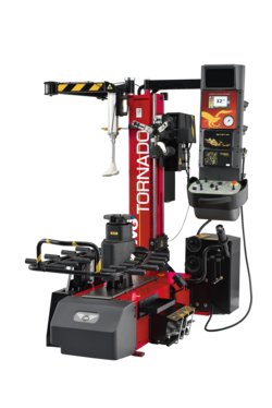 タイヤリフトを搭載しターンテーブルのセッティングも自動化「WING TORNADO」